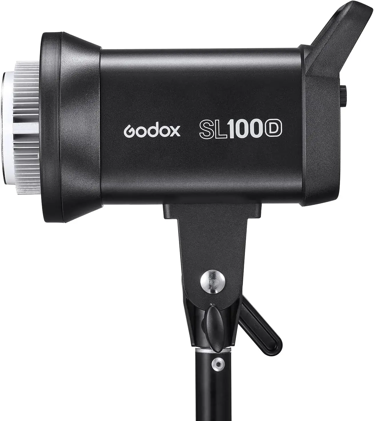 Foto de modelo iluminada pelo Godox SL100D com luz branca suave e profissional.